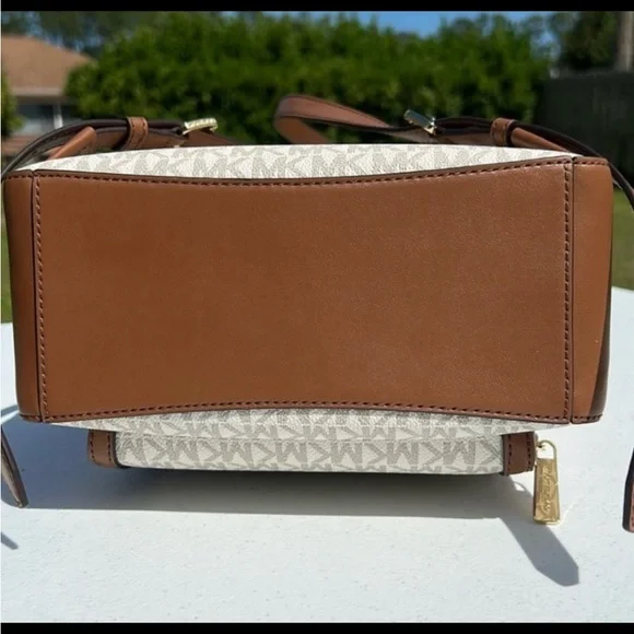 NWT $498 Michael Kors medium backpack - Picture 4 of 12